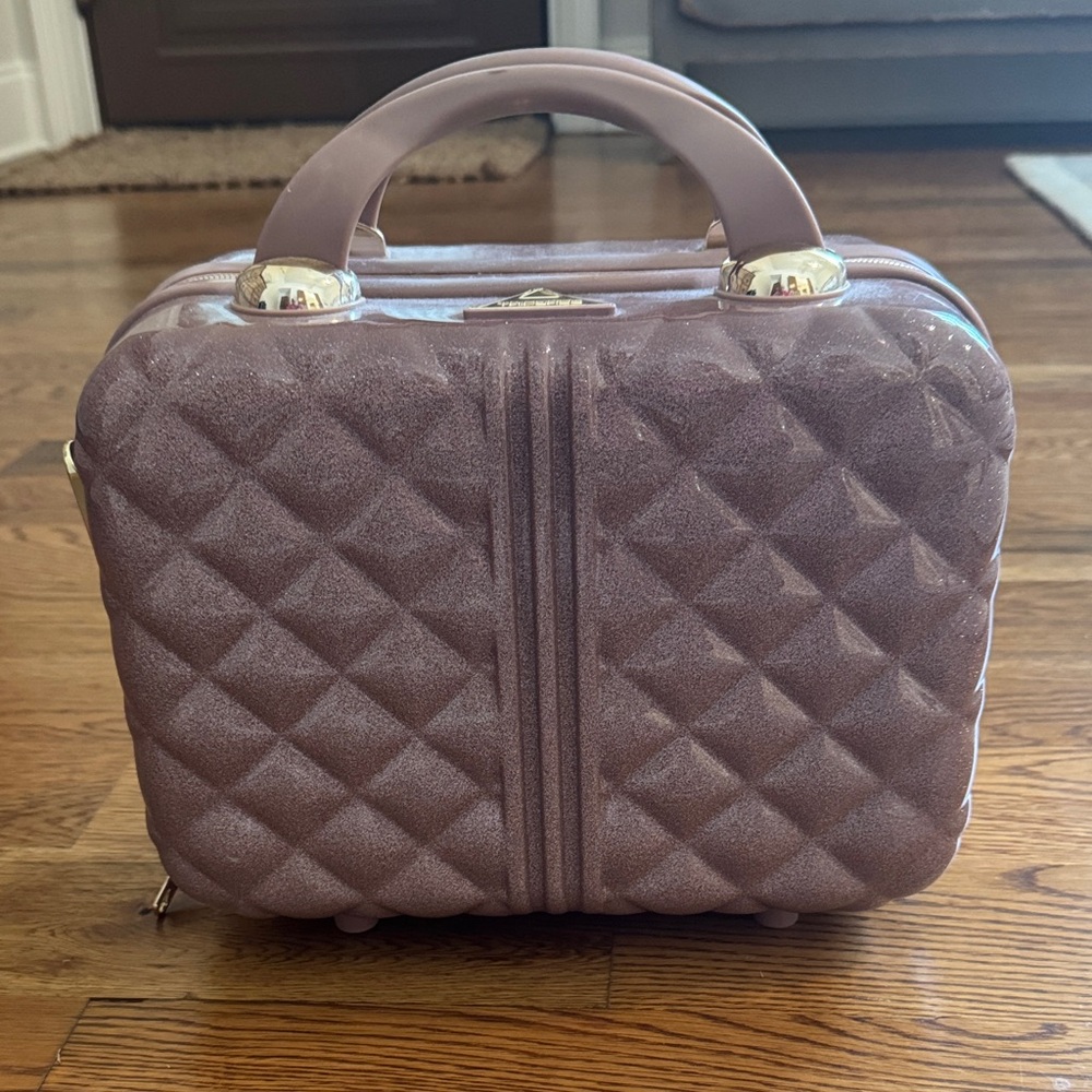 Triforce hard side makeup case